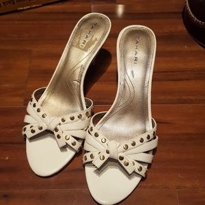 Tahari kitten heels